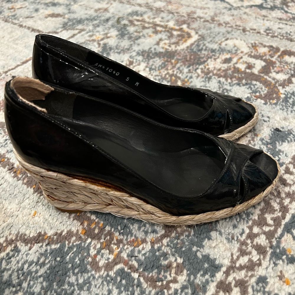 Stuart Weitzman black patent/raffia peep toe wedge
